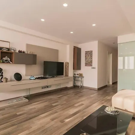 Centrico Y Reformado Con Estilo Apartamento