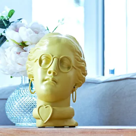 Design, And Center Apartmán *