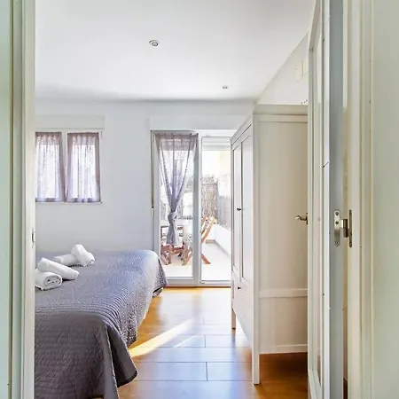 Con Terraza Privada Cerca De La Playa Апартаменты *