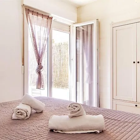 Con Terraza Privada Cerca De La Playa Апартаменты