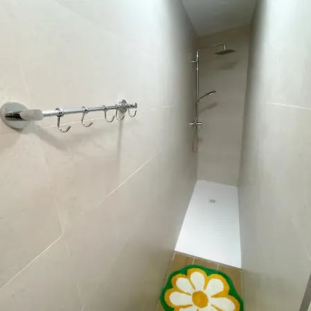 Renovado Y Sofisticado En El Centro De *