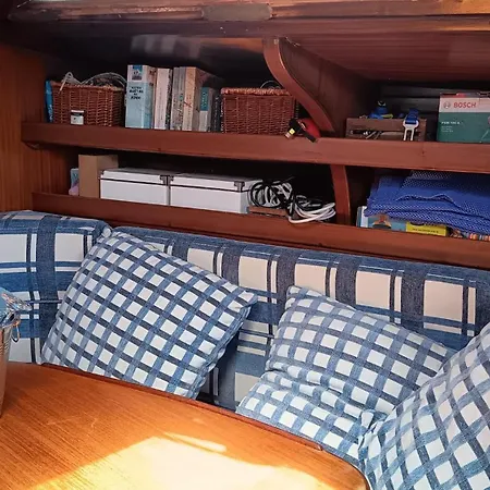 Sailing District - Barco 5 En La Marina Norte Botel *