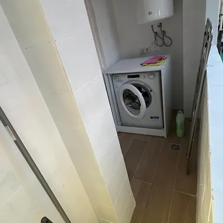 Habitacion Muy Grande Con Balcon Privado En Apartamento En Buena Zona Kwatera prywatna Walencja