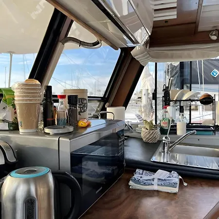 Botel Barco Muy Espacioso Con Dos Terrazas Centro!!