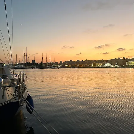 Botel Barco Muy Espacioso Con Dos Terrazas Centro!!