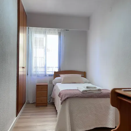 Lovely 3-bedroom 15 Minutes From Apartament *