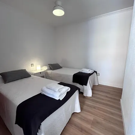 Lovely 3-bedroom 15 Minutes From Apartament