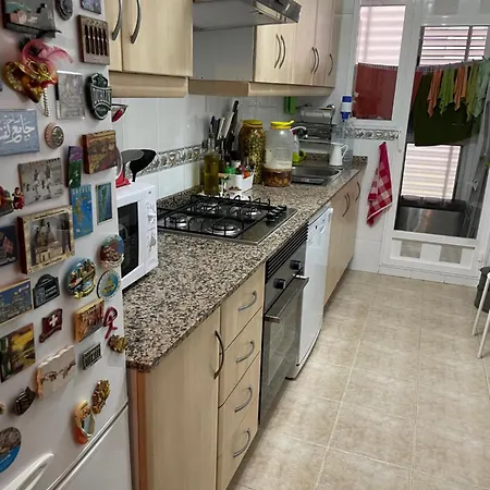 Bonita, Tranquila, Centrica Y Acogedora Habitacion, Solo Chicas, En Vivienda Compartida Con Anfitrion