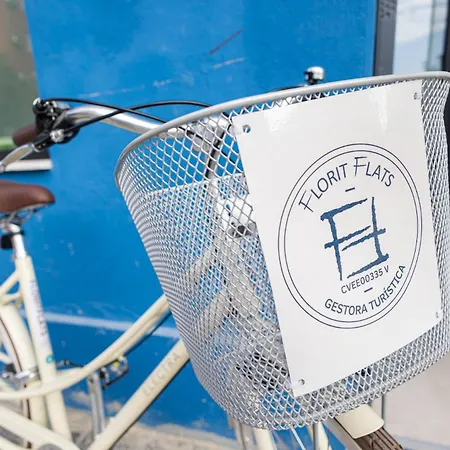 Florit Flats - Stylish Ceramic With Free Bicycles By The Joaquin Sorolla Station アパート バレンシア