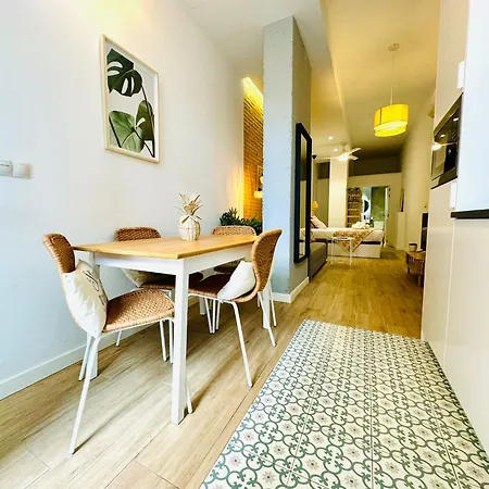 Apartamento Dorado Cabanyal - Luxury Beachside Charm *