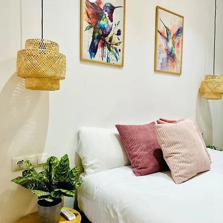 Apartamento Dorado Cabanyal - Luxury Beachside Charm *