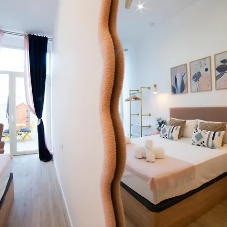 Color & Design Next To Russafa Soho Apartman *