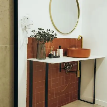 Leon Pere Alexandre 4 Apartment