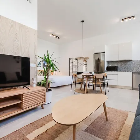 By Olala Homes Apartment