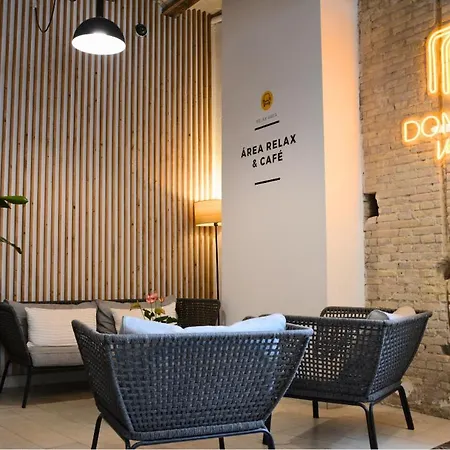 Original Domino House بيت ضيافة