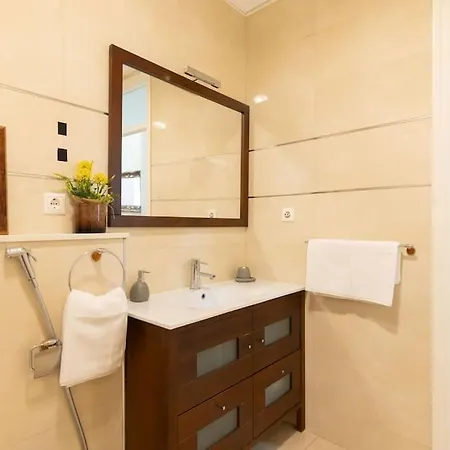 Sleeps 6 Fast Wi-fi 2 Bathrooms