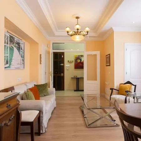 Sleeps 6 Fast Wi-fi 2 Bathrooms Apartament *