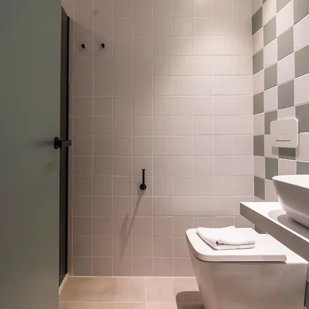 Hotel Vlc Host - Reina 168 Valence