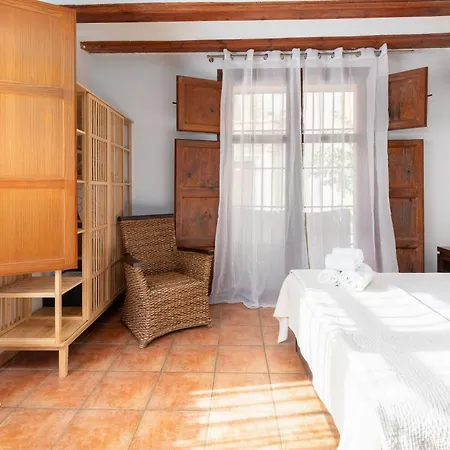 Travel Habitat Plaza Del Pilar. *