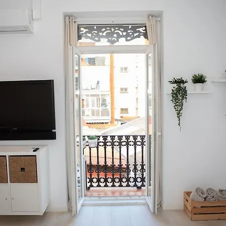 Acogedor Frente A Torres De Serrano