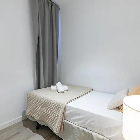 Travel Habitat Ayuntamiento * Valencia