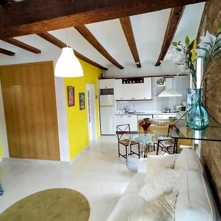 Charming In The Center *