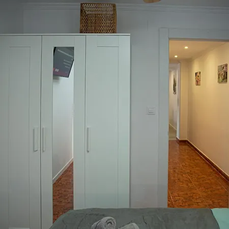 Amplio & Renovado 5 2 Banos Y Balcon Apartamento Valencia