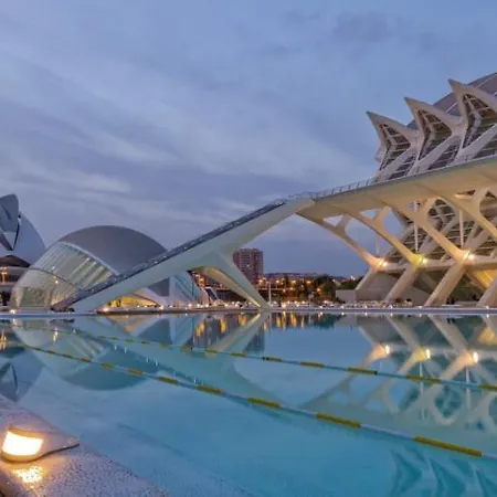 Precioso Junto A Ruzafa En Edificio Tipico Valenciano ולנסיה