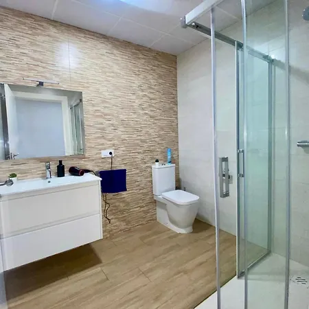 Frente Estacion De Tren Joaquin Sorolla ホームステイ バレンシア