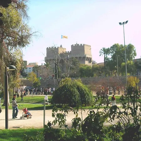 Comfy And Luminous With Balcony Apartmán