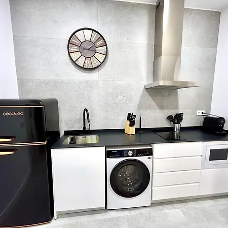 Convenient, Charming 15 Mins From Center Apartment