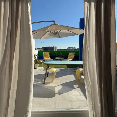 Petite Penthouse With The Sunniest Terrace In Daire