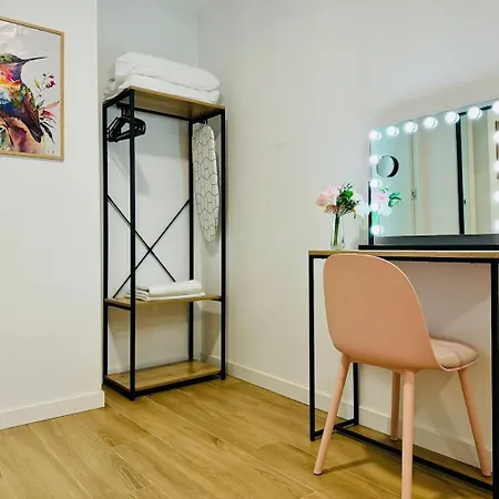 Ori B & Spacious Flat Close To The Center Valence