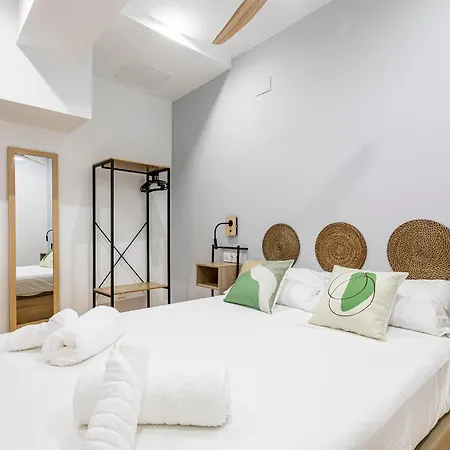 Marie Curie Flats, Lovely Duplex 3 Apartman *