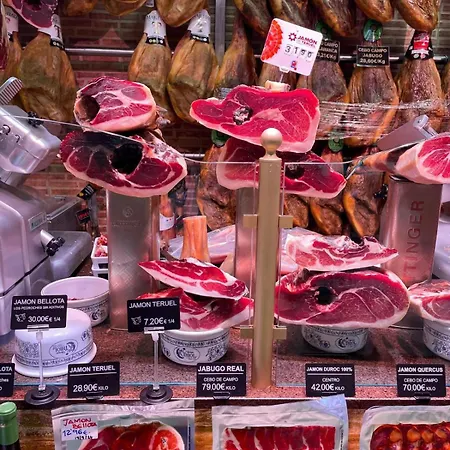 Casa Novi - Close To Beach, Center & Metro Apartment