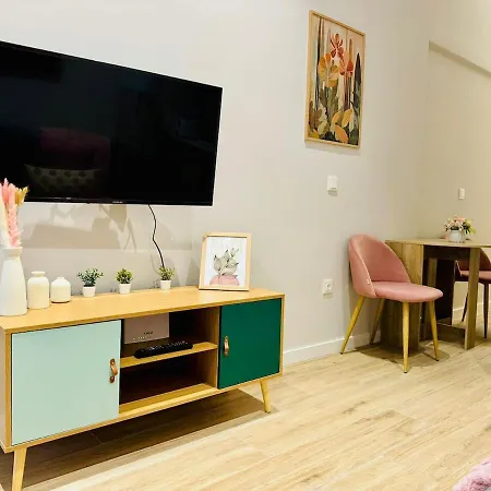 Cozy & Stylish Loft Near Center アパート *