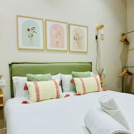 Cozy & Stylish Loft Near Center アパート *
