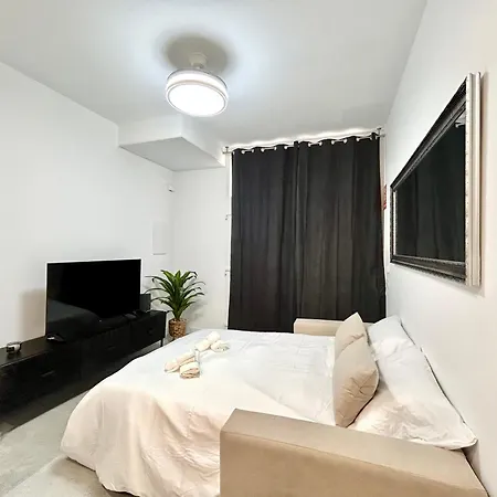 Comfort Near Metro, 2 Bed, 1 Bath Walencja