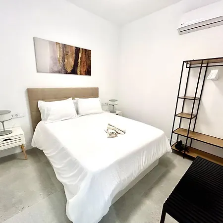 Comfort Near Metro, 2 Bed, 1 Bath Apartament Walencja