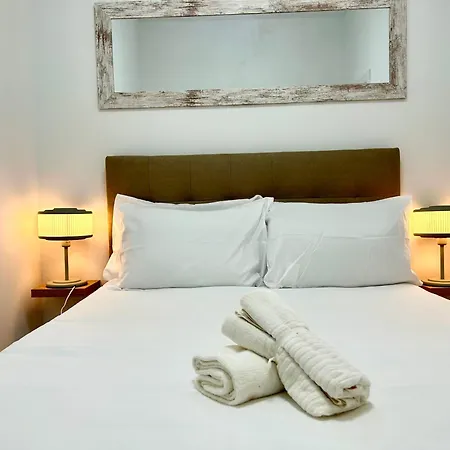 Comfort Near Metro, 2 Bed, 1 Bath Apartament Walencja