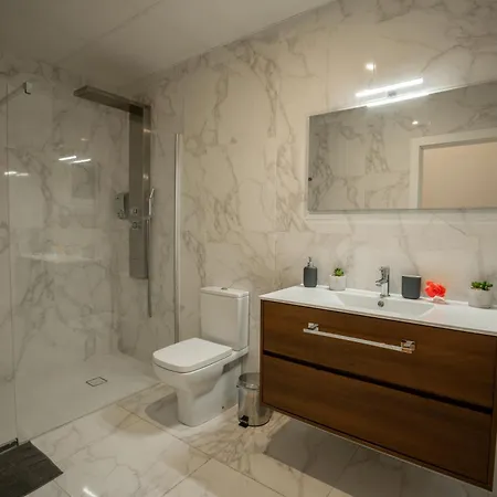 ホームステイ Con Terraza Y Bano Privado Y Comodidades Compartidas *