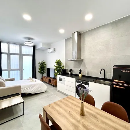 Urban Escape Comfort Meets Luxury, 4 Ppl Apartament Walencja