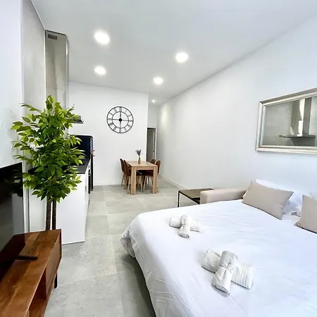 Urban Escape Comfort Meets Luxury, 4 Ppl Apartament