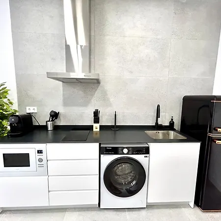 Urban Escape Comfort Meets Luxury, 4 Ppl Apartament