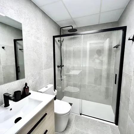 Urban Escape Comfort Meets Luxury, 4 Ppl Apartament Walencja