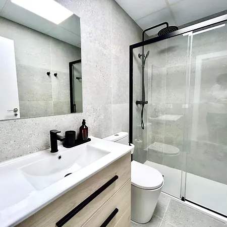 Urban Escape Comfort Meets Luxury, 4 Ppl Apartament Walencja