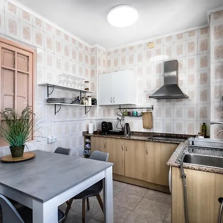 Lägenhet Penthouse With Terrace In The Heart Of