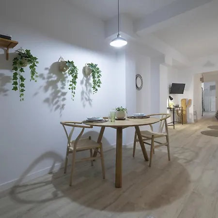 Ln4 - Loft Espacioso Y Acogedor Estudio Cerca Del Metro Zona Ayora דירה