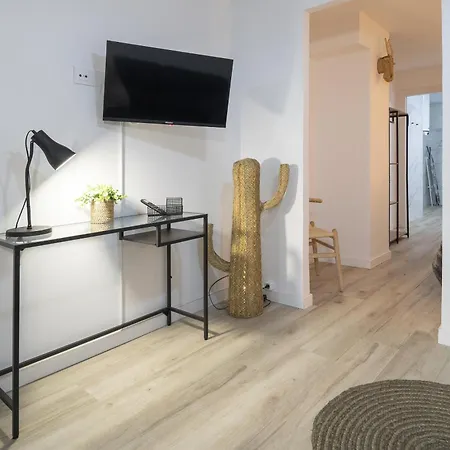 Ln4 - Loft Espacioso Y Acogedor Estudio Cerca Del Metro Zona Ayora דירה *