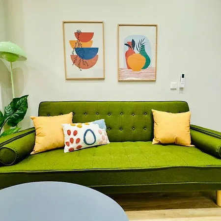 Stylish Design Studio In Valencia Apartman